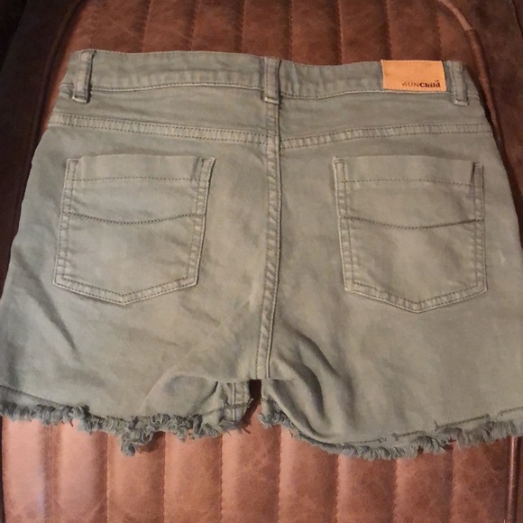 Sun Child Shorts - Picture 2 of 4